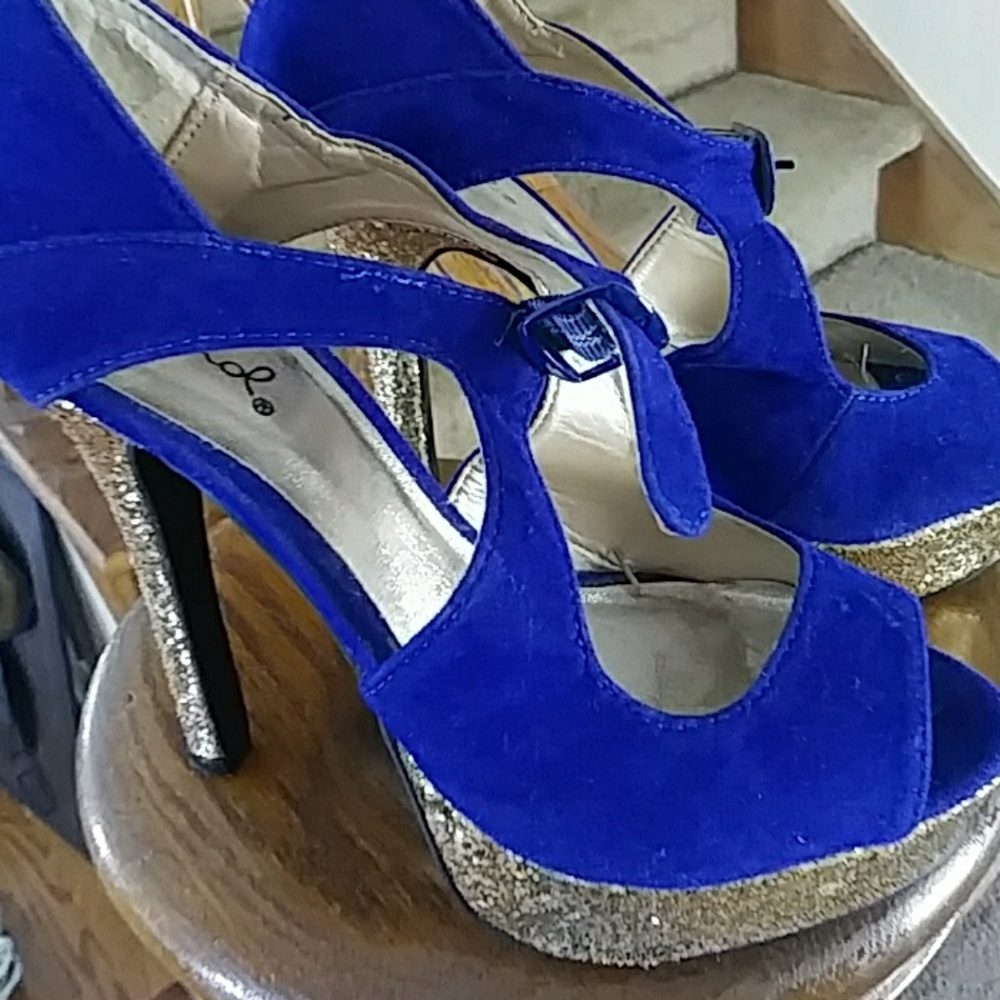 Shoes - Picture 1 of 8